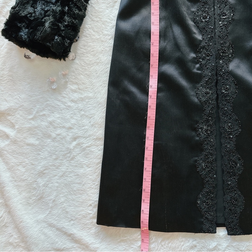 NWT Gorgeous Black Hype satin, beaded and faux fur coat. Size 10 - Picture 7 of 16